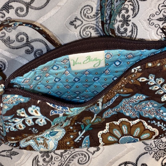 Vera Bradley DISCONTINUED print crossbody - Picture 2 of 2